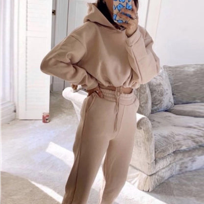 Stylish Women's 2-Piece Jogging Suit - Sexy Long Sleeve Hoodie & Comfortable Tracksuit for Fitness and Casual Wear