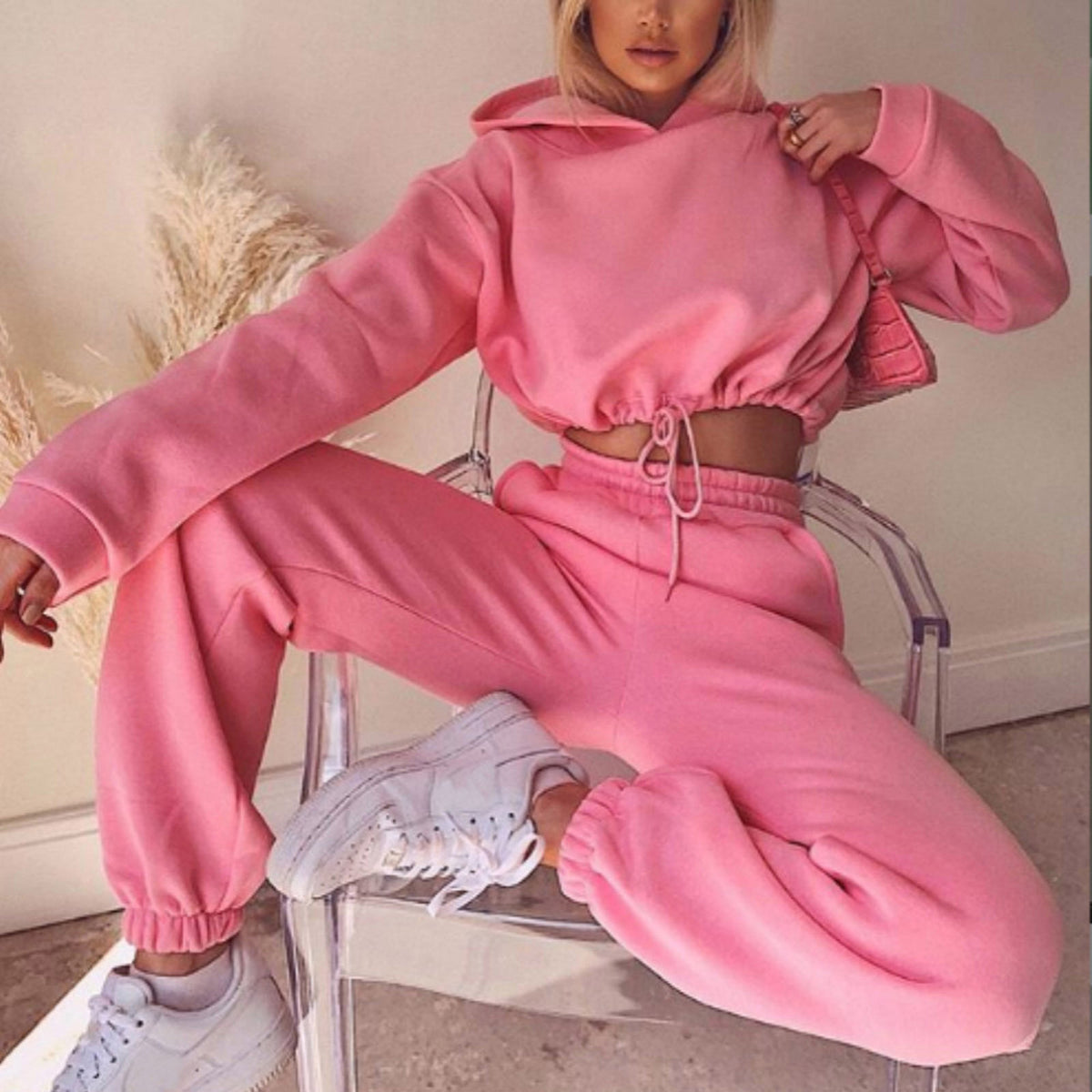 Stylish Women's 2-Piece Jogging Suit - Sexy Long Sleeve Hoodie & Comfortable Tracksuit for Fitness and Casual Wear